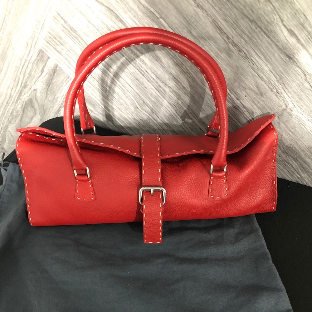 💥SOLD💥🌺Authentic Fendi Baguette Handbag in Red Leather🌺